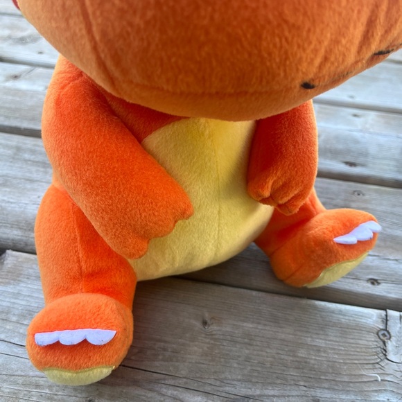 Charmander Winking  Pokemon Banpresto Bandai Spirits Plush 13" Doll - Picture 4 of 10